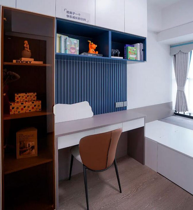 127㎡現(xiàn)代三居室,低調(diào)中散發(fā)高級(jí)感,鬧市中的寧靜雅居